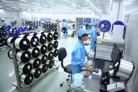 Bên trong nhà máy sản xuất sợi thủy tinh dùng cho thông tin quang của VNPT. (Ảnh: Nguyễn Thúy)