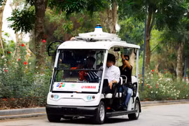 Xe điện tự hành của Yamaha chạy trong khuôn viên Ecopark. (Nguồn: V.A/Vietnam+)
