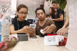 [Photo] Cận cảnh 'siêu phẩm' Galaxy S10 chính hãng tại Việt Nam 