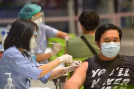 Dịch COVID-19: Thái Lan chuẩn bị nhận thêm 61 triệu liều vaccine