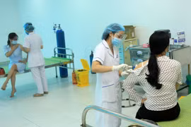 Các địa phương đẩy nhanh tiến độ tiêm vaccine phòng COVID-19 