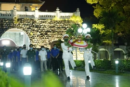 Đoàn viên thanh niên Điện Biên thắp nến tri ân các anh hùng liệt sỹ