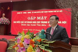 Ủy viên Bộ Chính trị, Bí thư thành ủy Vương Đình Huệ phát biểu tại buổi gặp mặt. (Ảnh: Minh Nghĩa/TTXVN)