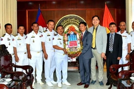 Chính quyền tỉnh Preah Sihanouk chúc mừng thành công Đại hội Đảng XIII