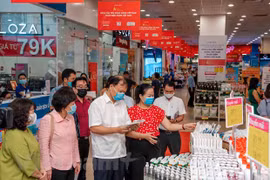 Hà Nội vừa tăng cường kiểm soát dịch, vừa đảm bảo hàng hóa Tết