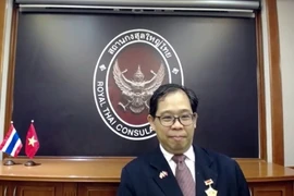 Trao kỷ niệm chương cho Tổng Lãnh sự Vương quốc Thái Lan tại TP.HCM