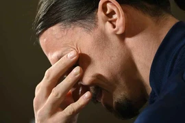 Zlatan Ibrahimovic rơi lệ trong ngày trở lại đội tuyển Thụy Điển