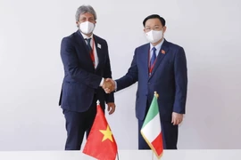 Chủ tịch Quốc hội Vương Đình Huệ hội kiến Chủ tịch Hạ viện Italy 