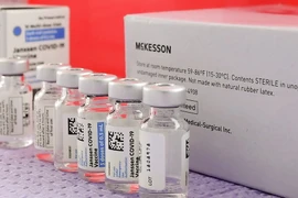 Dịch COVID-19: Johnson & Johnson bắt đầu bàn giao vaccine cho EU