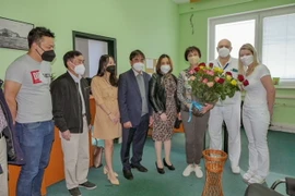 Người Việt tại CH Séc cùng chính quyền sở tại chống đại dịch COVID-19