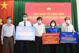 Đồng Tháp tiếp nhận vật tư y tế phục vụ phòng, chống dịch COVID-19
