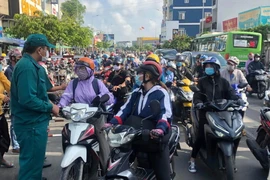 [Photo] Ùn ứ cục bộ tại các chốt kiểm soát ra vào quận Gò Vấp