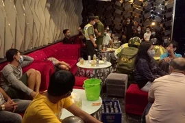 Phát hiện cơ sở karaoke phục vụ khách bất chấp lệnh tạm dừng hoạt động