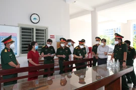 Kiểm tra chống dịch COVID-19 tại Tây Ninh, trao tặng 3.000 túi thuốc