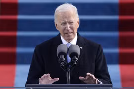 Tân Tổng thống Mỹ Joe Biden phát biểu sau khi tuyên thệ nhậm chức tại Đồi Capitol ở Washington DC. (Ảnh: AFP/TTXVN)