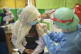 Các tổ chức hối thúc ưu tiên vaccine ngừa COVID-19 cho nước nghèo