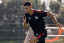 Cristiano Ronaldo miệt mài tập luyện, sẵn sàng đá trận ra mắt M.U