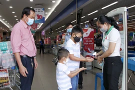 Các địa phương tạm dừng nhiều dịch vụ không thiết yếu để phòng dịch