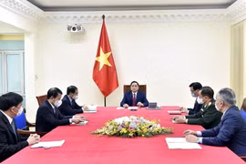 Thủ tướng Phạm Minh Chính điện đàm với Thủ tướng Quốc vụ viện Trung Quốc Lý Khắc Cường. (Ảnh: Dương Giang/TTXVN)