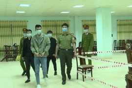 Bàn giao 3 người nước ngoài nhập cảnh trái phép cho công an Quảng Ninh