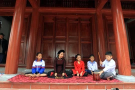 [Photo] Ca trù Đông Môn, cái nôi nhịp phách trống chầu