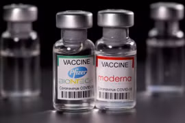 Các nhà máy vaccine hoạt động hết công suất đón nhu cầu tiêm nhắc lại
