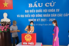 Cử tri huyện đảo Bạch Long Vĩ bầu cử đại biểu Quốc hội khóa XV và đại biểu Hội đồng nhân dân các cấp, nhiệm kỳ 2021-2026. (Ảnh: TTXVN phát)