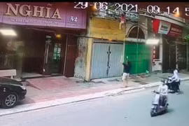 Người hùng nhanh tay đỡ cháu bé 4 tuổi ngã khỏi lan can ở Nam Định