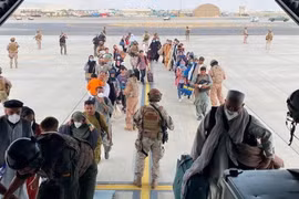 Tình hình Afghanistan: Tăng cường hoạt động sơ tán tại sân bay Kabul