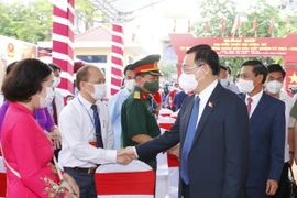 Chủ tịch Quốc hội Vương Đình Huệ với các đại biểu. (Ảnh: Doãn Tấn/TTXVN)