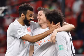 Lewandowski (giữa) lập cú đúp đưa Bayern vào chung kết. (Nguồn: 