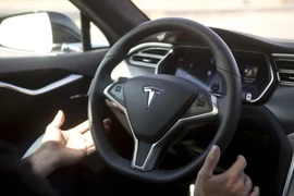 Hai thượng nghị sỹ Mỹ thúc giục điều tra Tesla lừa dối khách hàng