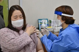 Giới chuyên gia Hàn Quốc hối thúc người mắc bệnh nền đi tiêm chủng