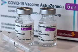 Vaccine ngừa COVID-19 của hãng dược AstraZeneca. (Ảnh: AFP/TTXVN)