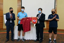 Đại sứ Việt Nam tại UAE động viên tinh thần đội tuyển Việt Nam 