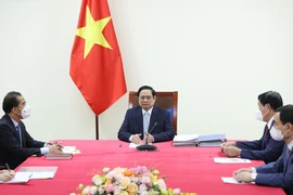 Thủ tướng Phạm Minh Chính điện đàm với Giám đốc điều hành COVAX