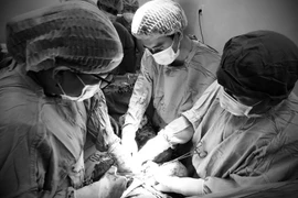 Cấp cứu thành công sản phụ bị vỡ tử cung kết hợp nhau tiền đạo