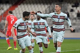 Bỉ, Hà Lan đua nhau 'phá lưới,' Ronaldo giúp BĐN thắng ngược