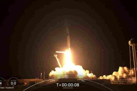 SpaceX thực hiện sứ mệnh đưa phi hành gia không chuyên lên vũ trụ
