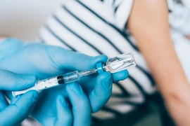 Đại học Oxford tạm dừng thử nghiệm vaccine đối với trẻ em