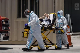 Mỹ vẫn là quốc gia chịu ảnh hưởng COVID-19 nghiêm trọng nhất thế giới. (Ảnh: AFP/TTXVN)