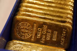 Giá vàng châu Á vượt mốc 1.900 USD/ounce phiên cuối tuần 11/6