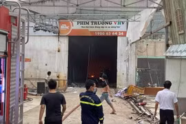 TP.HCM: Hỏa hoạn tại phim trường, nhiều người hốt hoảng tháo chạy