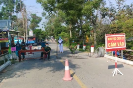 Dịch COVID-19: Các địa phương tạm dừng nhiều hoạt động để phòng dịch