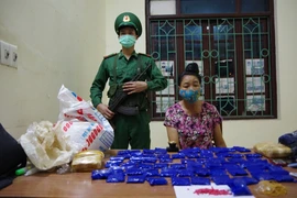 Bắt giữ đối tượng nữ mua bán trái phép 12.000 viên ma tuý tổng hợp