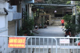 [Photo] Phong tỏa ngõ 83 đường Dục Nội do có BN2911 ở Đông Anh