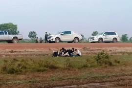 6 người Trung Quốc bị các lực lượng chống dịch của Việt Nam và Campuchia truy quét, bắt giữ. (Ảnh: Thanh Tân/TTXVN)