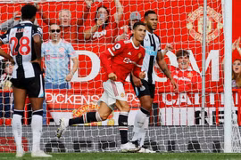 Cận cảnh Ronaldo ghi bàn thắng ngay trận ra mắt Manchester United