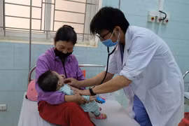 Người cứu sống và chữa lành hơn 1.000 trái tim trẻ thơ 'lỡ nhịp'
