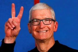 Giám đốc điều hành Apple Tim Cook nhận 750 triệu USD tiền thưởng